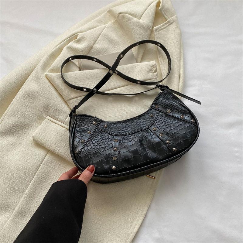 Chic Spring 2023 Crescent Shoulder Bag Fashionable Minimalist Pu Leather Underarm Bag чёрный