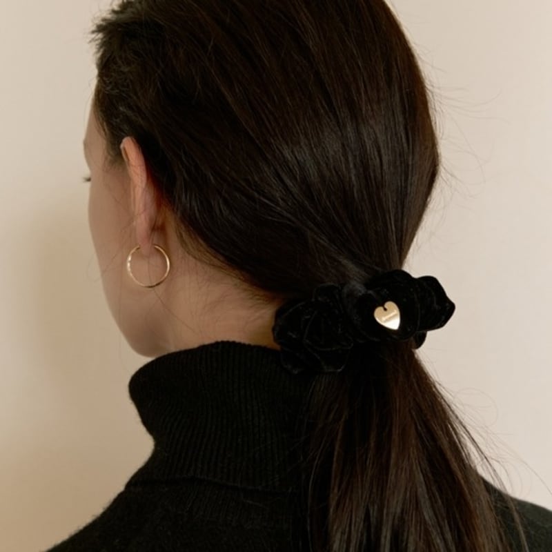 

Резинка-скранч с подвеской в виде сердца DEPOUND - черный бархат black velvet