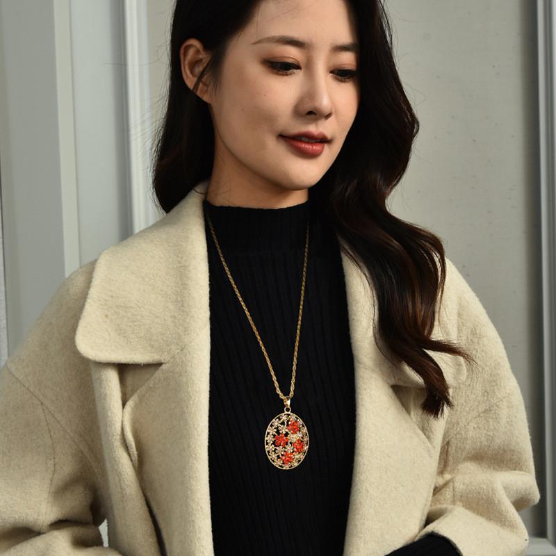 Elegant Crystal Long Pendant Necklace For Women Featuring Unique Floral Design