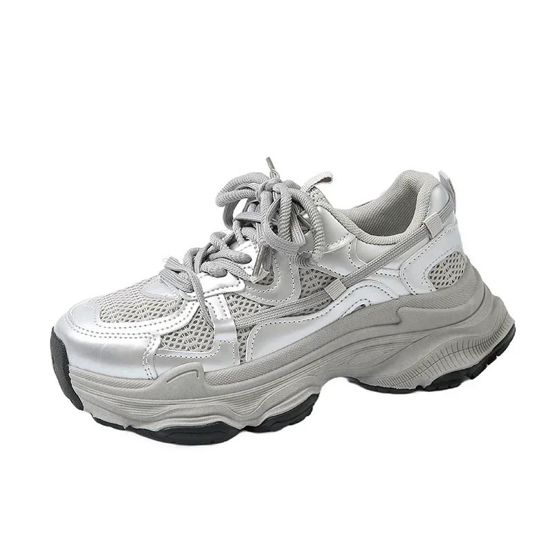 

Платформенные удобные кроссовки женская обувь весна 2025 дышащие легкие модные повседневные спортивные трендовые платформенные кроссовки 35 серебряный