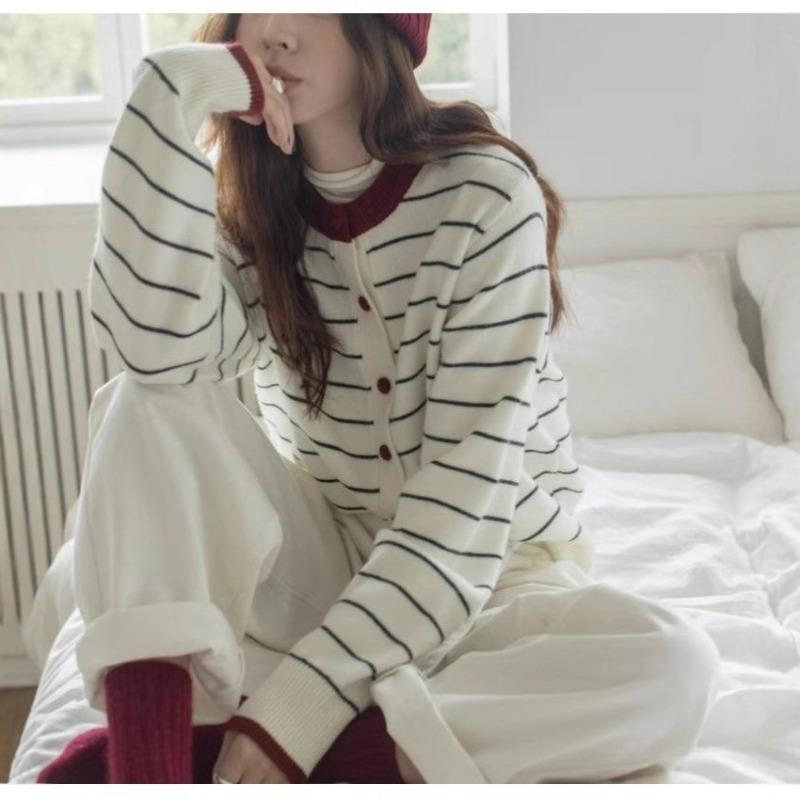 Contrasting color crew neck striped knitted cardigan autumn and winter new college style age-reducing casual soft waxy sweater women's coat