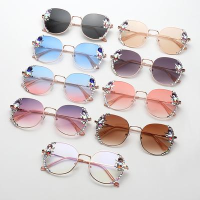 Occhiali da sole di cristallo montatura alla moda elegante da donna con diamanti occhiali da sole da street style anti raggi ultravioletti