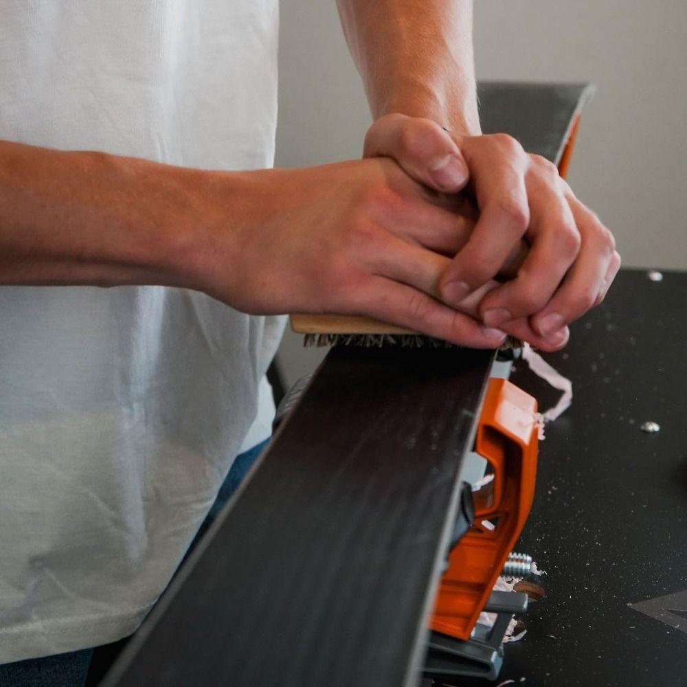 Wooden Handle Ski Waxing Brush Horsehair Brass/ Nylon Snowboard Brush Cleaning Wax Removal Brush Snowboard Tool Winter Sports