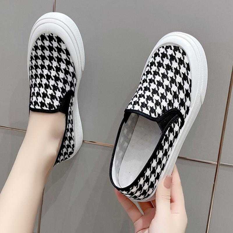 New Women Vulcanized Shoe Women Checkered Canvas Shoes Casual Ladies Walking Platform Shoes Slip On Loafers Sport Shoes