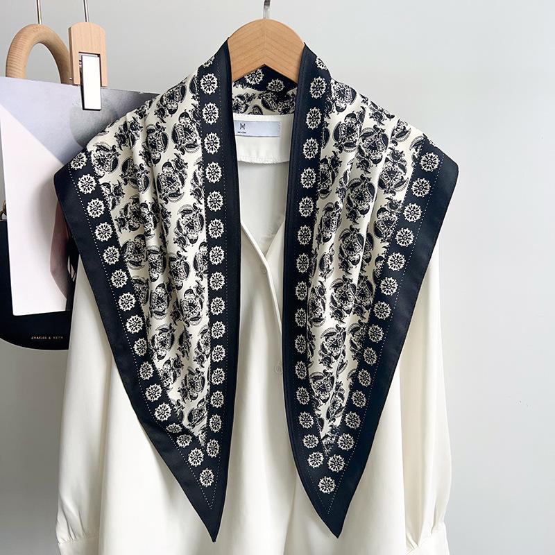 Retro Old Money Wind Triangle Scarf Women's Spring and Summer New High-end Fashion Versatile Silk Scarf Temperament Scarf Shawl Accessories