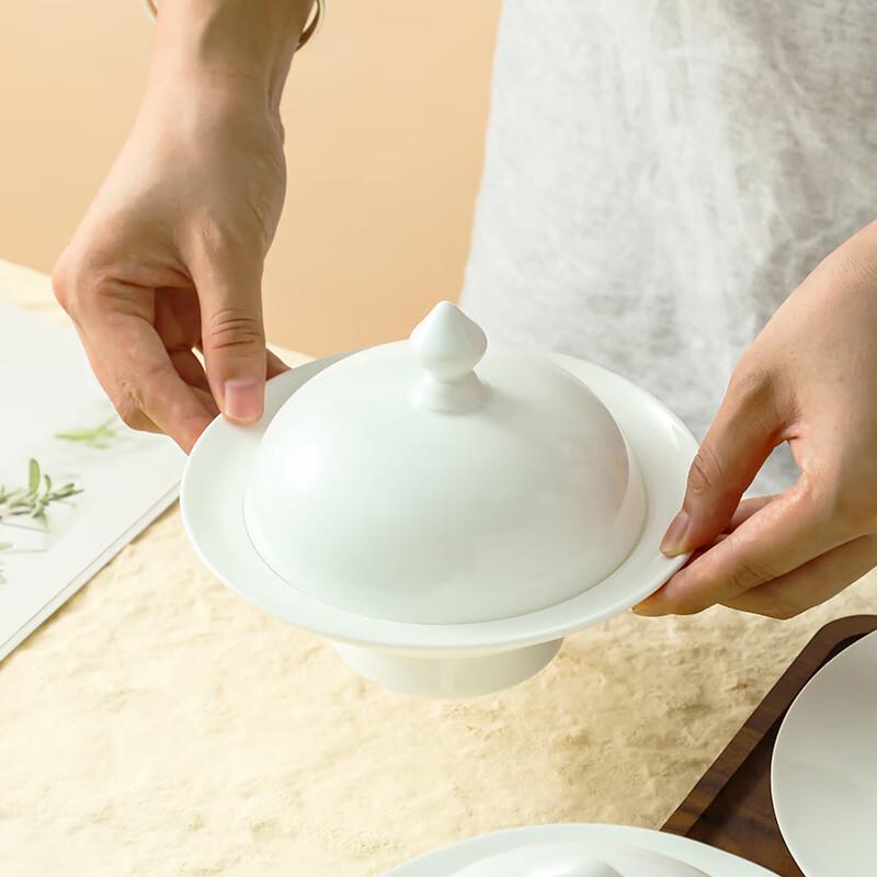 Elegant White Ceramic Stew Bowl with Lid