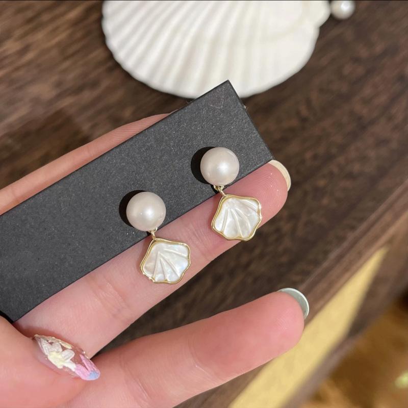 Elegant Fan-shaped Pearl Earrings for Women: Lightweight, Luxury Design, Ideal for Spring/Summer Wear