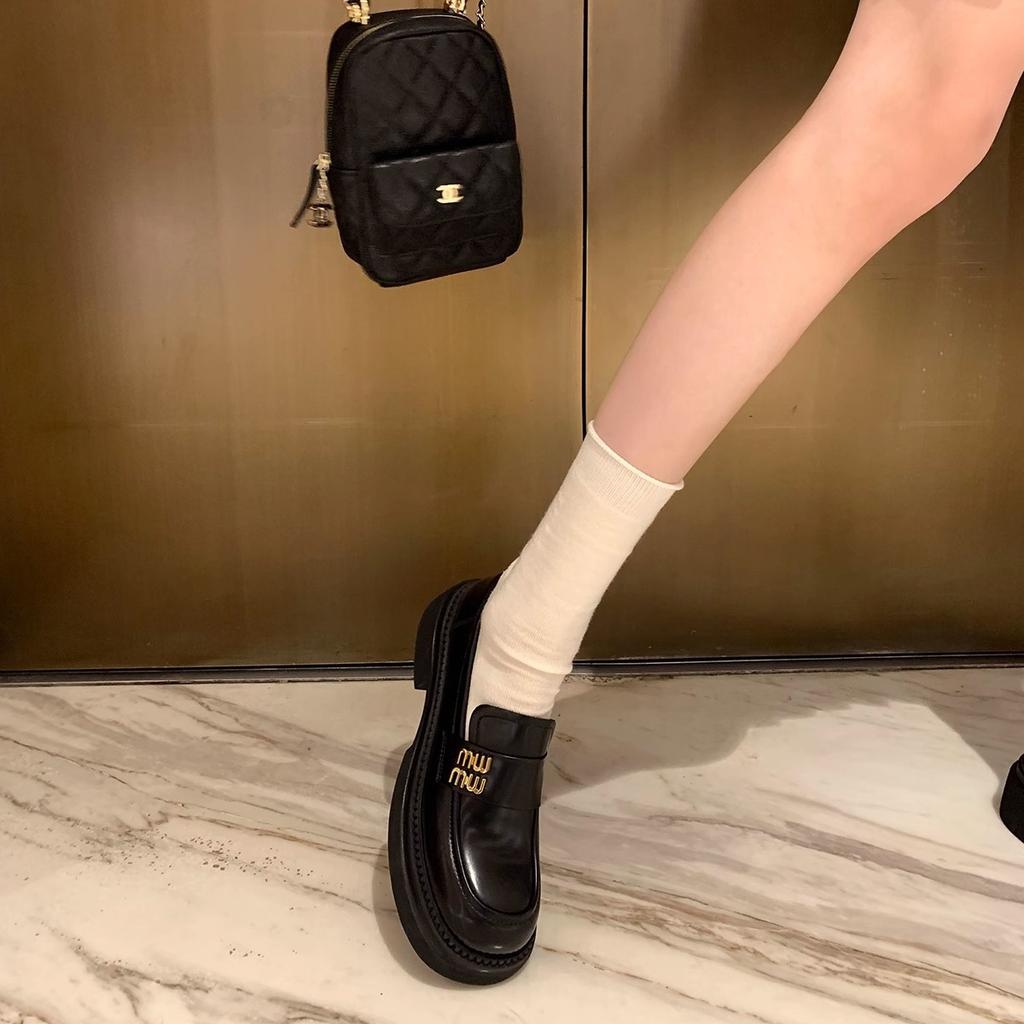 Hel kuskinn~ drue mor miu college stil lat person en pedal metallspenne skinnloafers dames plattform små skinnsko