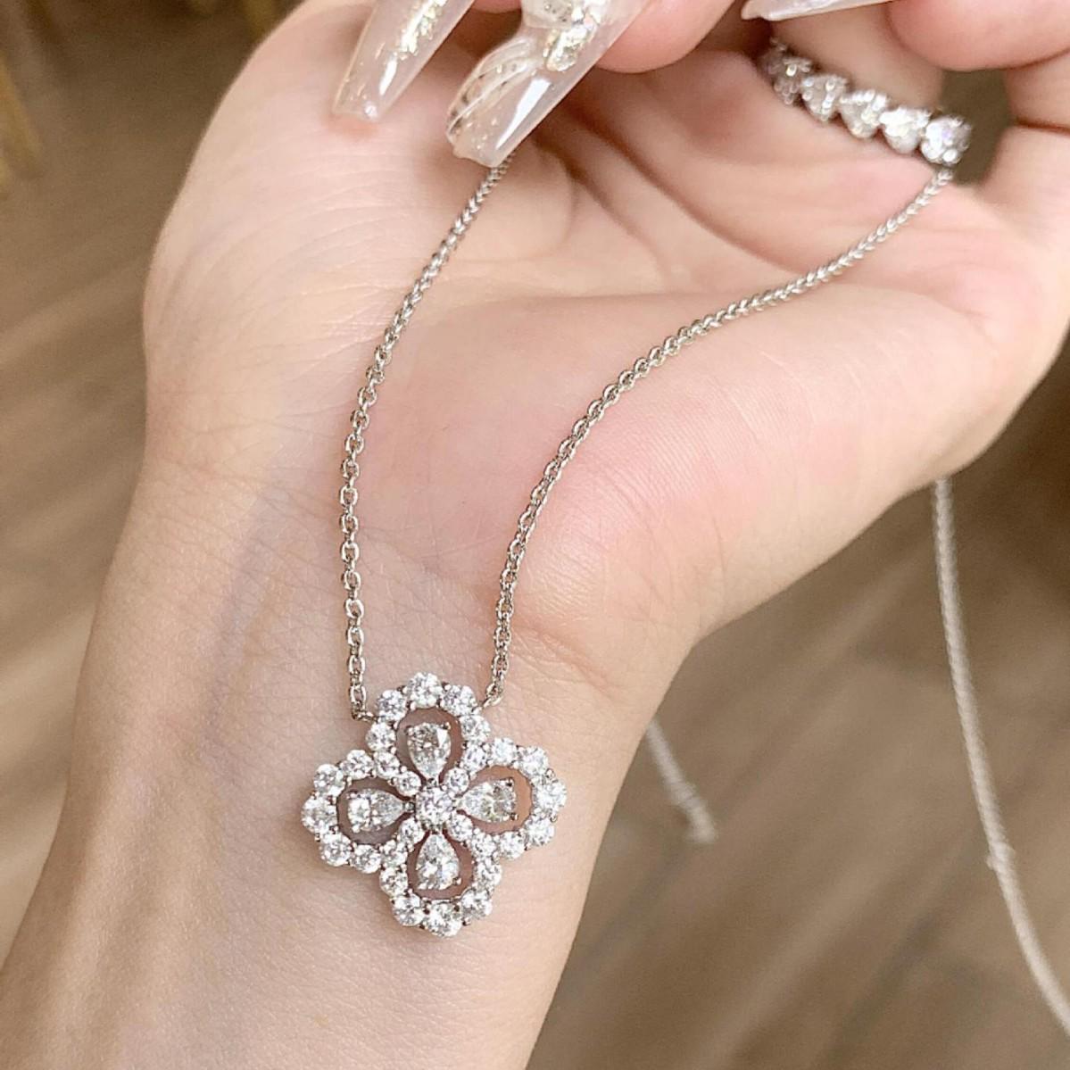 

Lucky Four-Leaf Clover 999 Sterling Silver Necklace for Women – Elegant Design, Perfect Birthday Gift for Girlfriend