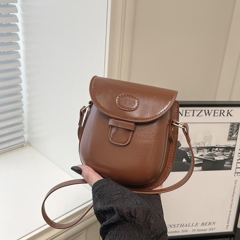 Retro Oil Wax Leather Saddle Bag For Women Elegant Flap Buckle Handbag Adjustable Strap Crossbody Bag Casual Daily Tote