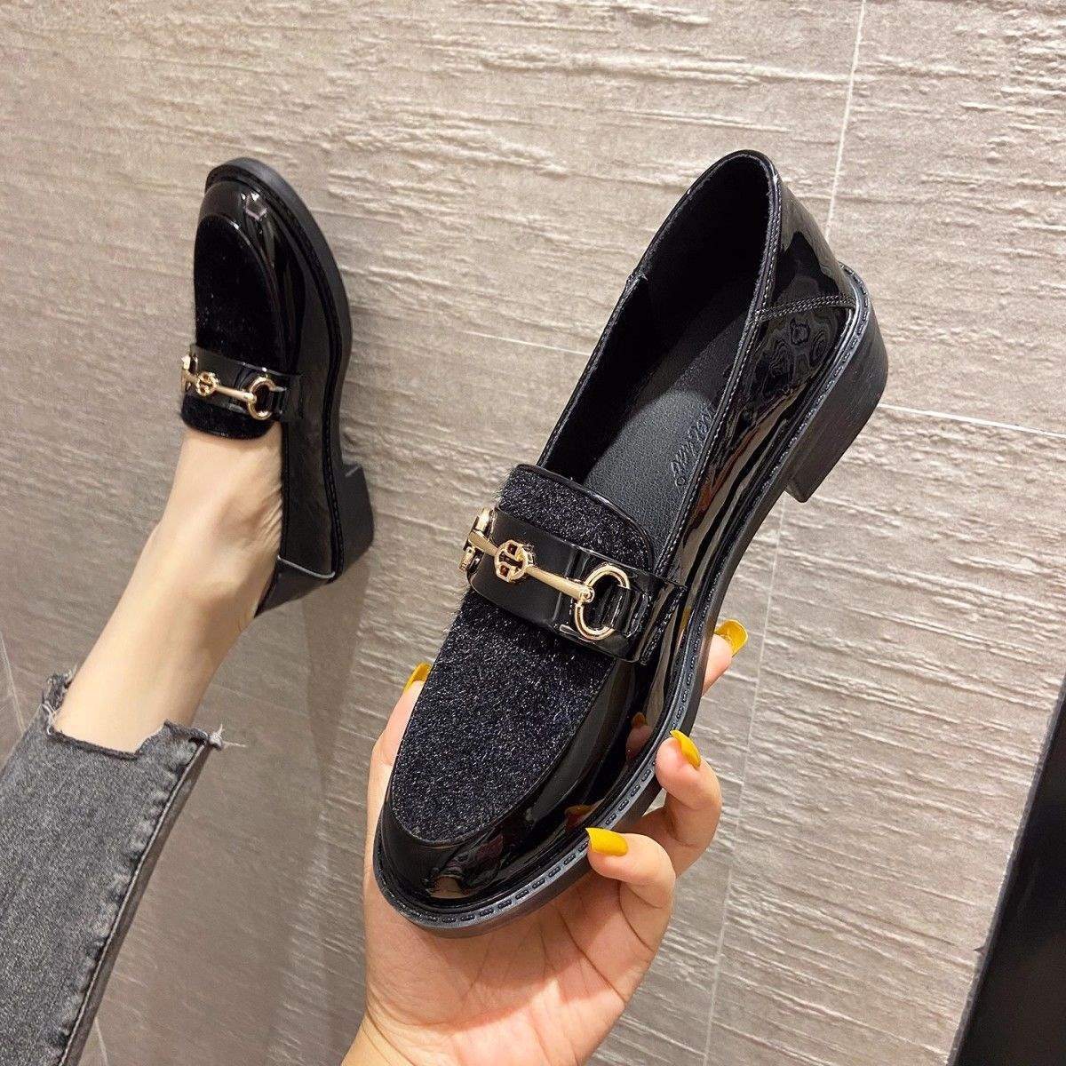 

Soft sole Internet celebrity small leather shoes British style 2025 new versatile flat black loafers one pedal women s shoes 42 чёрный