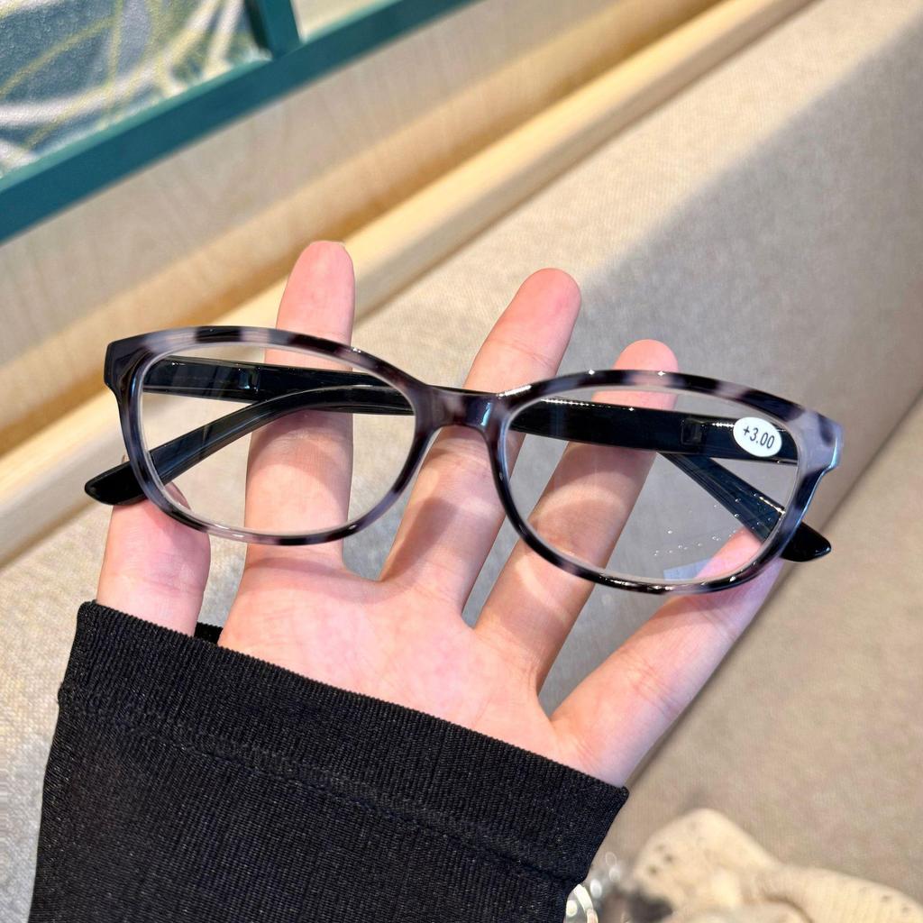 Stylish Ultralight Tortoiseshell Reading Glasses for Adults with High-Definition Lenses and Spring Temples
