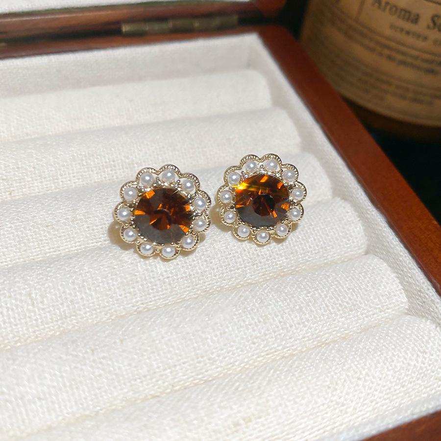 Zircon Irregular Round Pearl Earrings Light Luxury Premium Stud Earrings French Exquisite Versatile Earrings