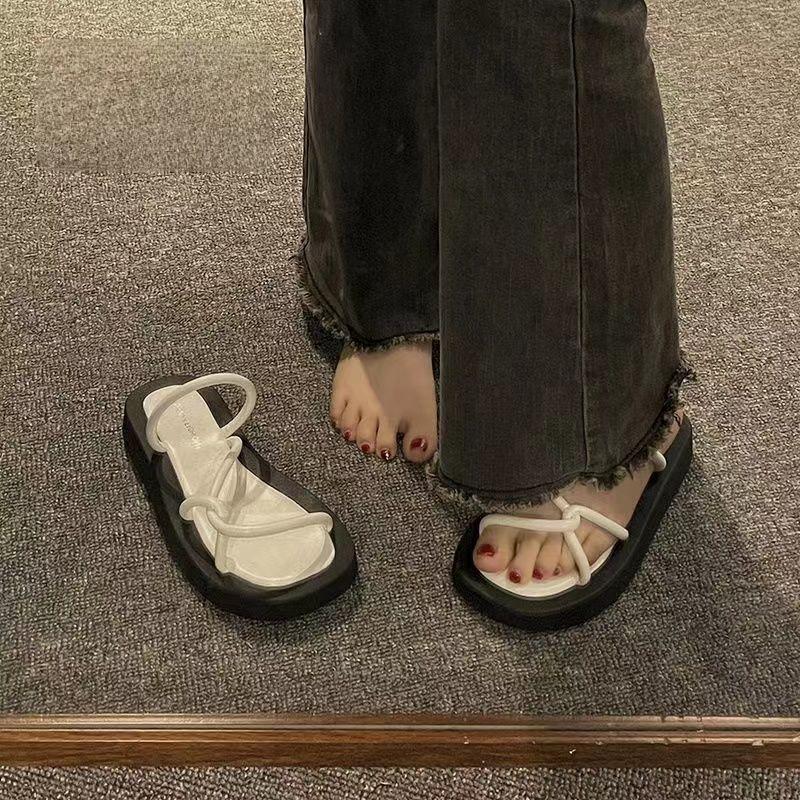 Roman Strap Slippers Women's Summer 2025 New Super Fire Ins Trendy Open Toe Flat Bottom Internet Celebrity Design Cool Slippers