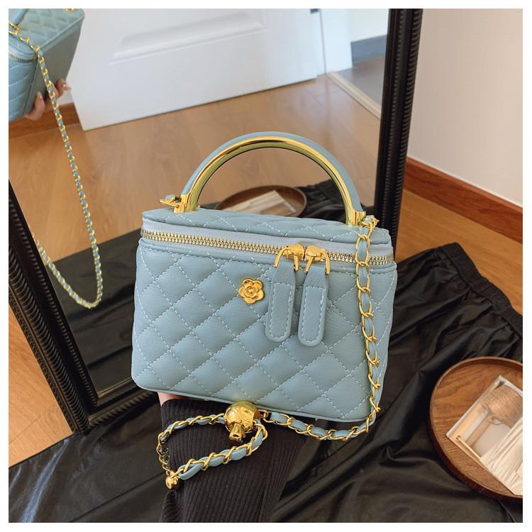 Small Quilted Chain Box Bag For Women With Zipper Closure And Card Pocket For Casual Travel