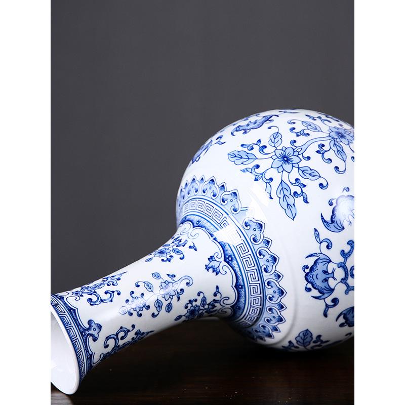 Hand-Painted Blue and White Porcelain Vintage Vase - Chinese Classical Living Room Ornament