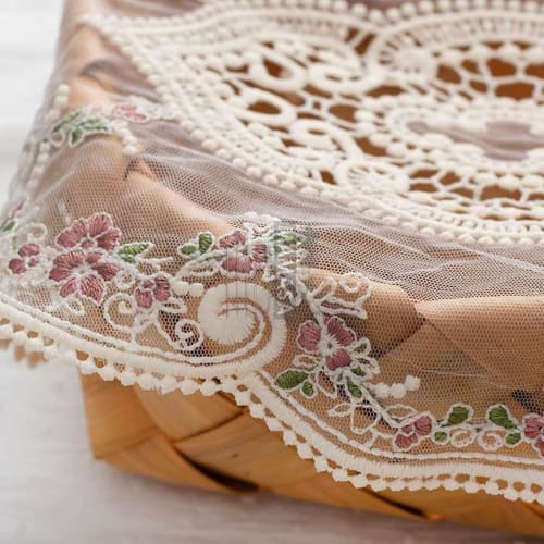 Q'foo Table Runner, Lace with Embroidered Floral Pattern, White, Scandinavian Style, Antique-Style, Stylish Coaster, Vase Holder, Modern (Coaster Type