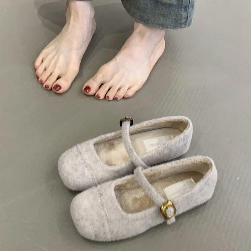 Mao Mao Mary Jane shoes for women's outer wear 2025 autumn velvet square head shallow mouth one-word buckle with flat bottom red beautiful single sho