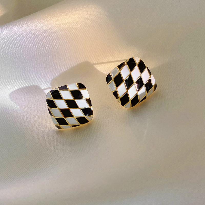 Exquisite 2023 Checkered Black & White S925 Sterling Silver Stud Earrings for Women – Trendy, Versatile Fashion.