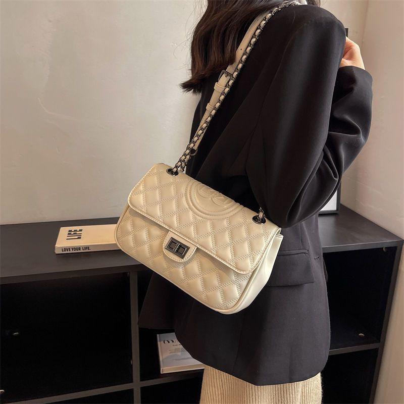 

Bag women s bag new fashion versatile casual large capacity shoulder messenger bag Internet celebrity chain bag black білий