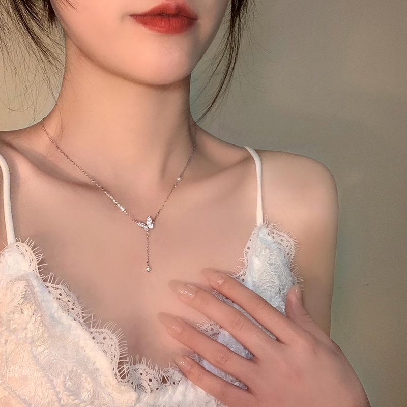 2025 Women's Japanese-Korean Style Necklace: Sweet Cool Love Sweater Chain with High-Grade Metallic Clavicle Design