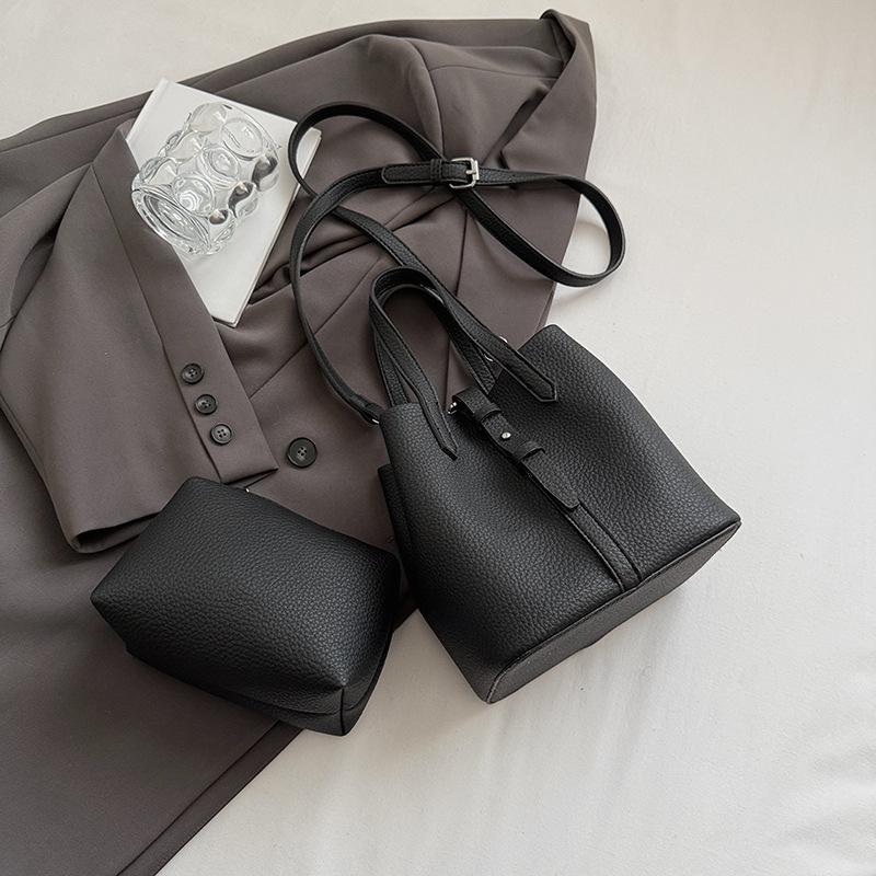 

High-end fashion handbag women s new shoulder bucket bag versatile messenger bag
