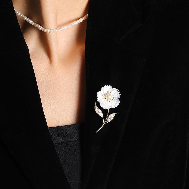 Bo Xin Yun Elegant Sea Shell & Freshwater Pearl Flower Brooch