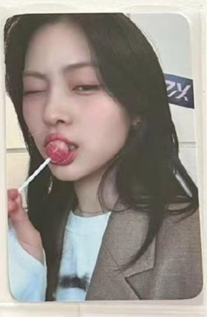 

[USED] itzy GOLD withmuu 1.0 Autograph Session Limited Edition Trading Card Ryujin