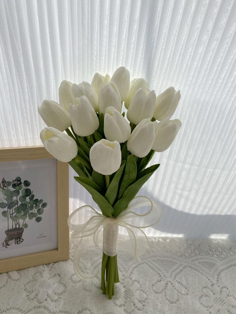 Hochzeitsstrauß im koreanischen Stil: Künstliche Tulpenblumen für die Braut, Ideal für Hochzeitsdekoration & Fotos.