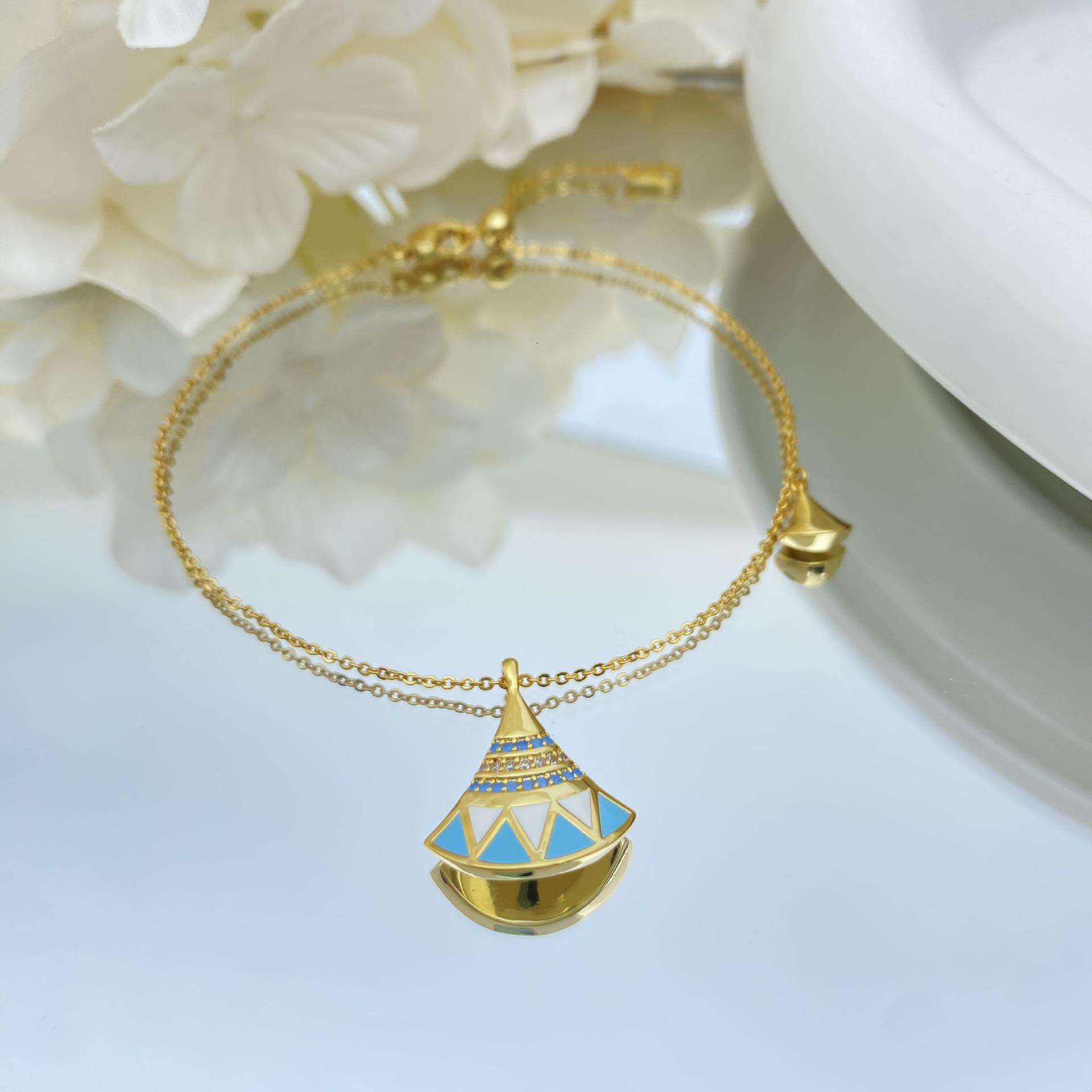 

French High-End Micro-Paved Fan-Shaped Bracelet: Original, Niche, Versatile, Light Luxury Fashion Accessory золотий