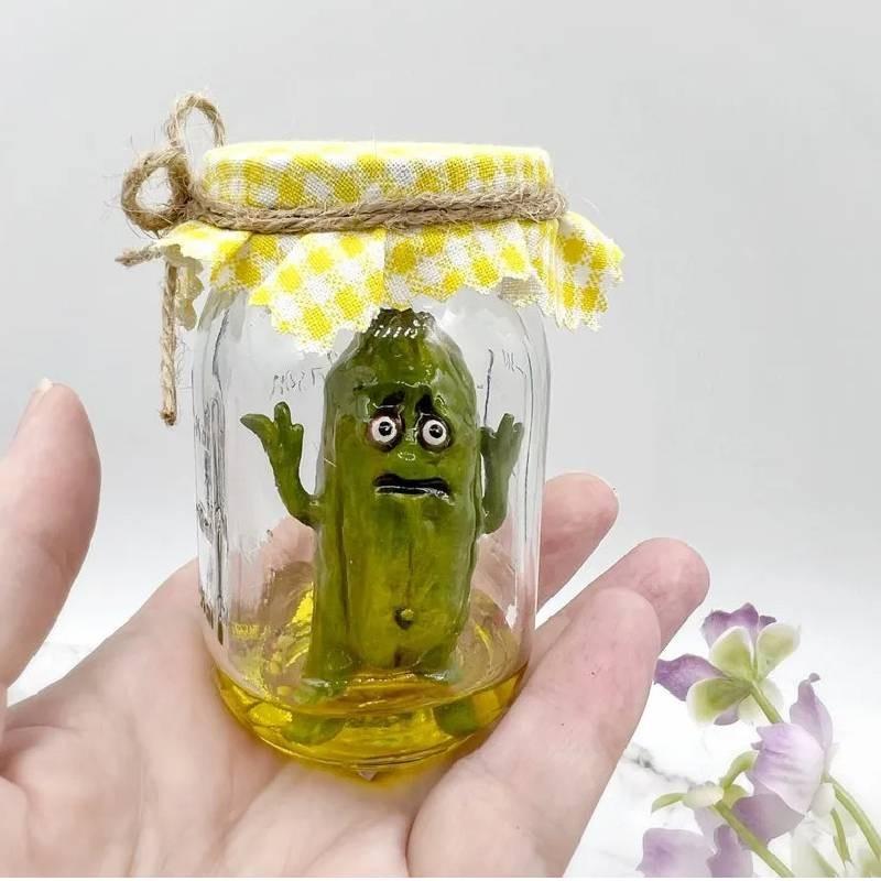 

Pickle Rumpy In A Jar Sculpture Office Vegetable Carving Cartoon Ornament Gift Anxious