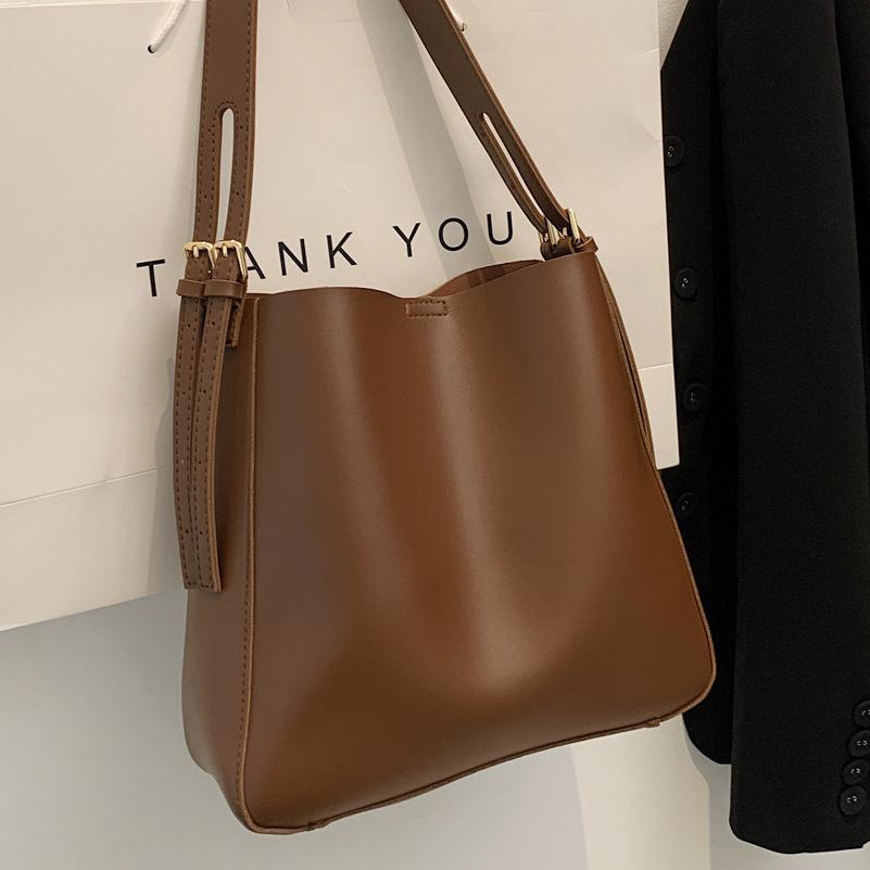 Premium Sense Bag Women 2025 New Trend Versatile Autumn and Winter Large-capacity Broadband Messenger Bag Shoulder Bucket Bag
