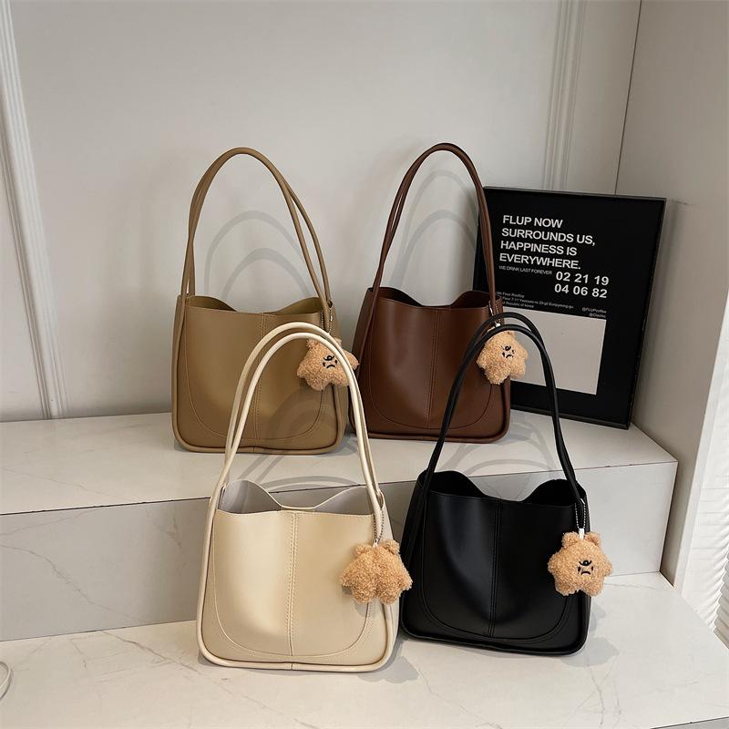 Women Soft Faux Leather Hobo Bag Casual Daily Shoulder Bag Large Capacity Handbag With Cute Bear Pendant For Shopping