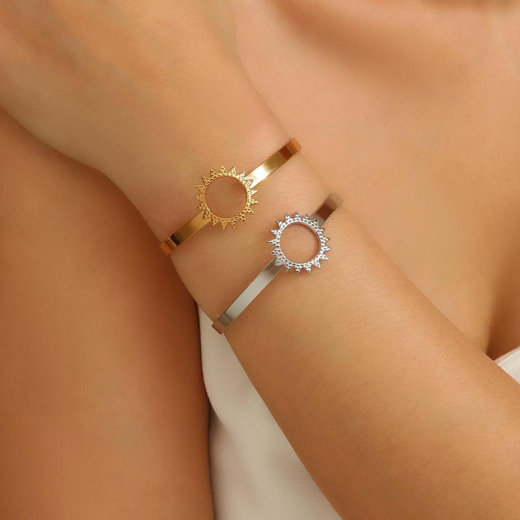 18K Gold Plated European Retro Sunflower Open Bangle Bracelet In Stainless Steel