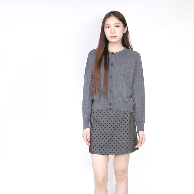 

Sweet Basil Women s Round Neck Cardigan Knit Sweater S