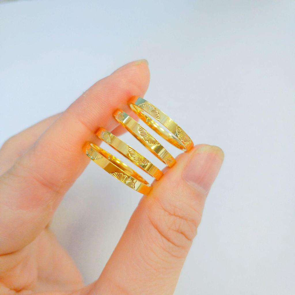 Gold Daisy Chased Bracelet & Ring Set: Elegant Women's Light Luxury Jewelry