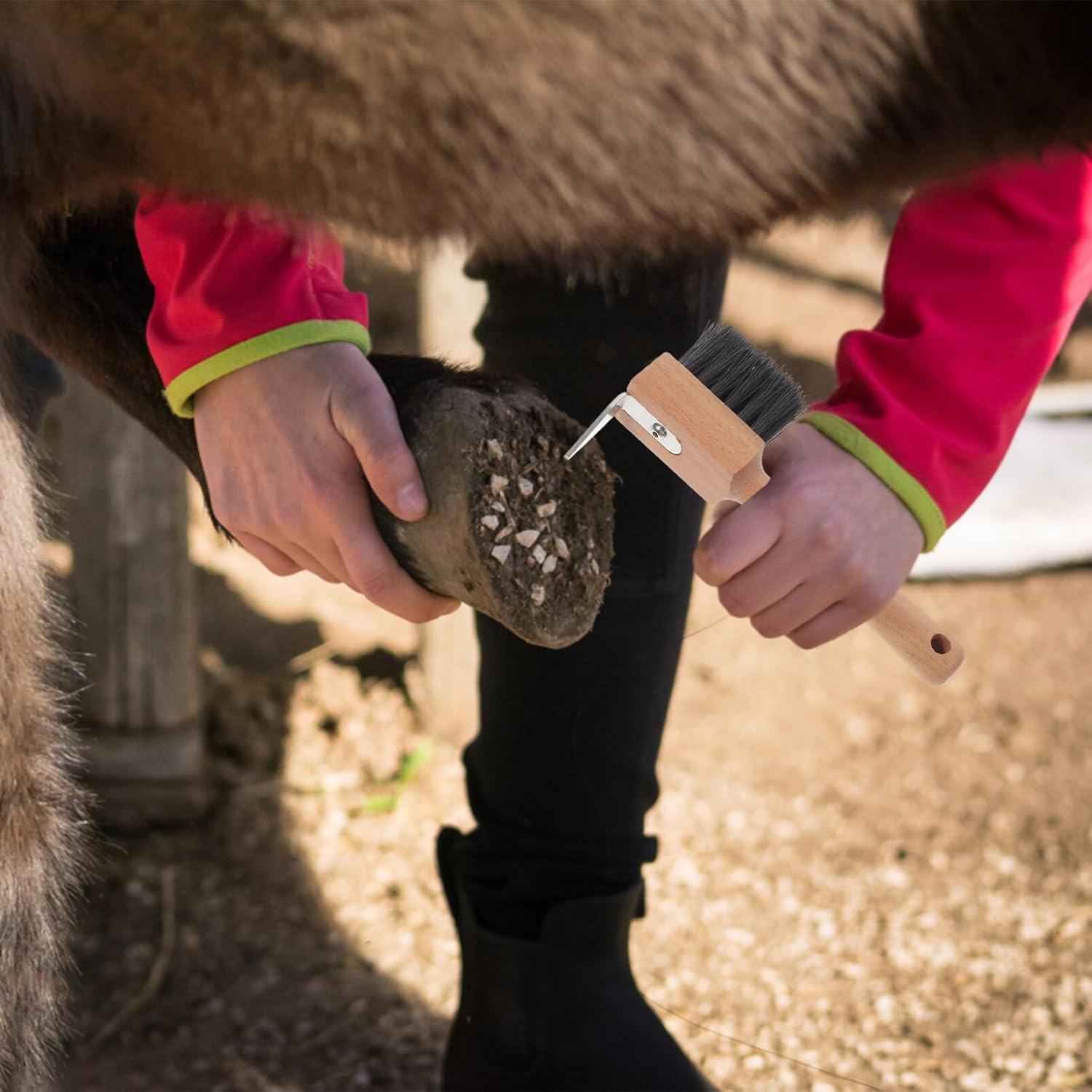 

POPETPOP Щетка для копыт лошади, Крючки для копыт лошади, Крючок для копыт с чистящей щеткой Лошадь Крупный рогатый скот Овца Копыточистка с деревянной ручкой для чистки и