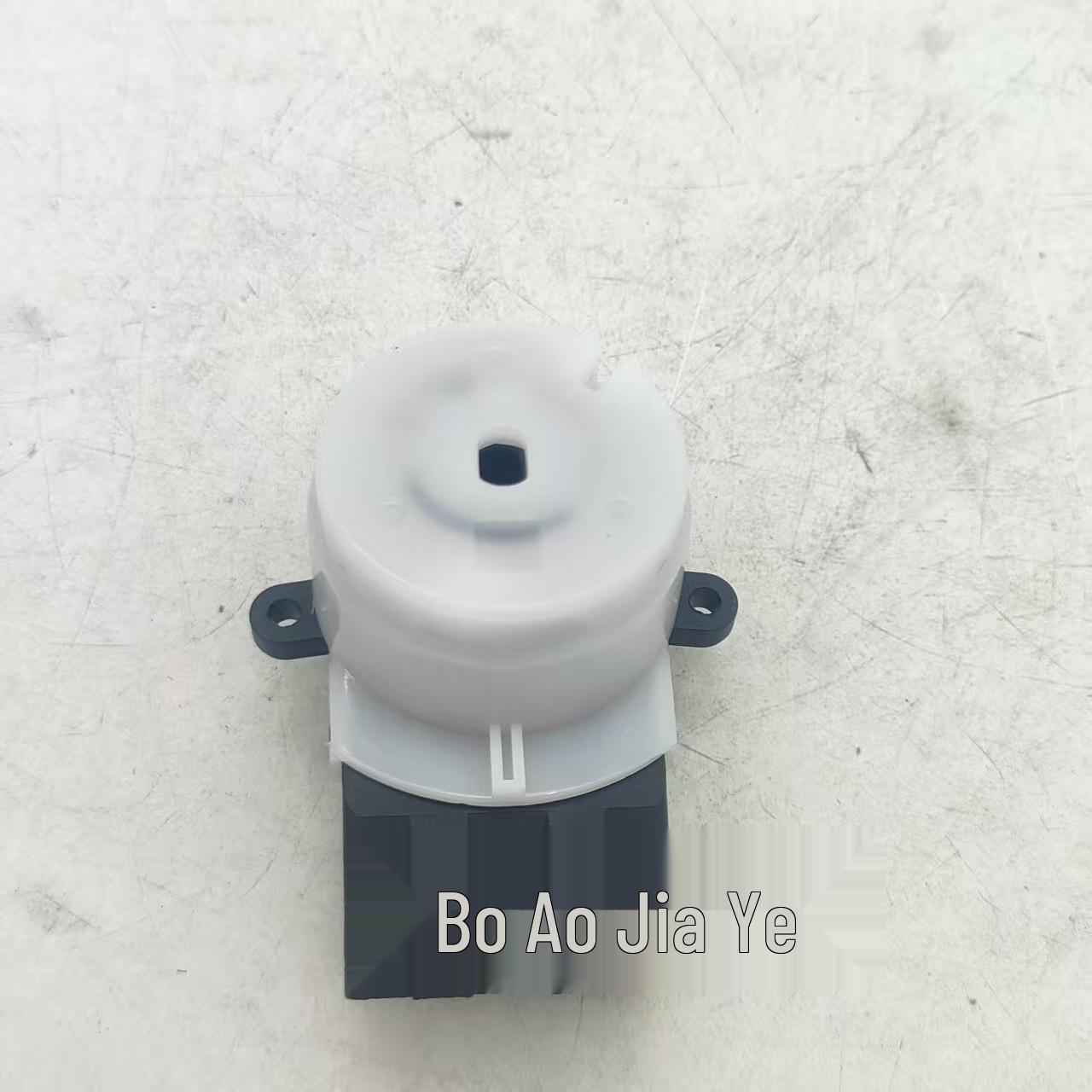 The 93110-1R000 ignition switch fits Hyundai, Kia, Accent, Elantra, and Freet models.
