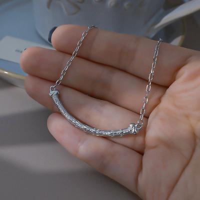 Light Luxury Exquisite Tang Grass Pattern Smile Arc Necklace Femininity Hip Hop Advanced Sense Collarbone Chain Accessories