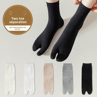 Calcetines de algodón con puntera dividida para invierno para mujer Zhuji: estilo japonés, color sólido, tubo medio, modernos, absorbentes del sudor y desodorantes.