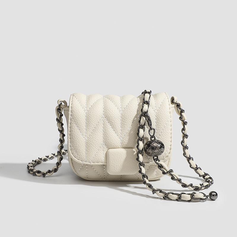 Unique small and large-style chain bags for women, 2024 new fashion quilted small square bags, trendy lipstick crossbody bags White Small Size