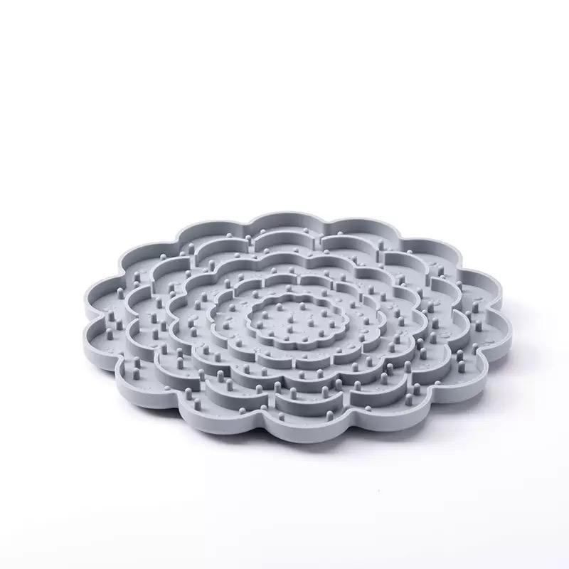1pc Sunflower Pet Licking Pad Silicone Pet Slow Food Tableware Bowl Suction Cup Dog Licking Pad Slow Food Pad