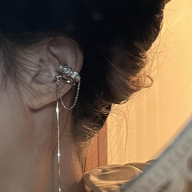 Korean Style Tassel Butterfly Ear Cuff: Exquisite No-Piercing Clip-On Earrings for Women