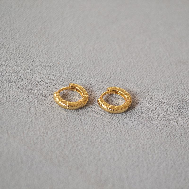 

Concave-Convex Hammered Texture Tin Foil Ear Cuffs: Exquisite, Simple, Stylish & Versatile Earrings for Women золотой