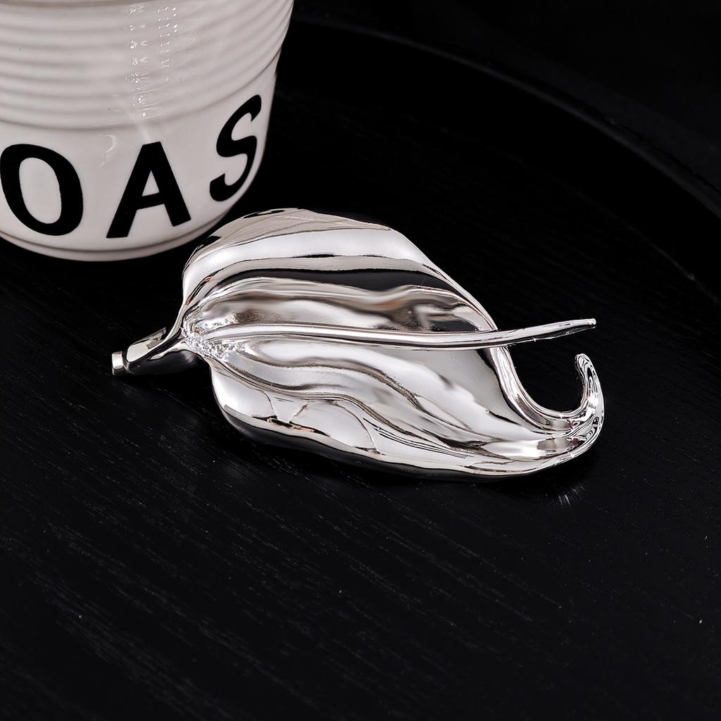 Irregular Smooth Leaf Brooch, Exaggerated Sense Of Niche Design Temperament, Advanced Sense, Simple Suit Pin