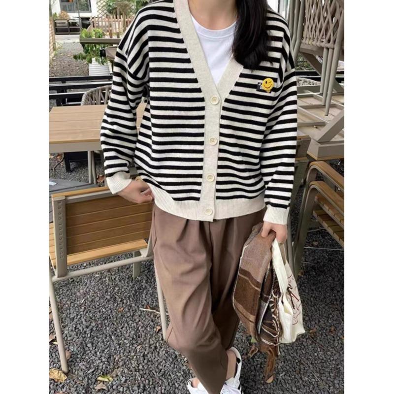 Autumn and winter new striped smiley face knitted cardigan sweater women's jacket fashionable versatile lazy V-neck long-sleeved top