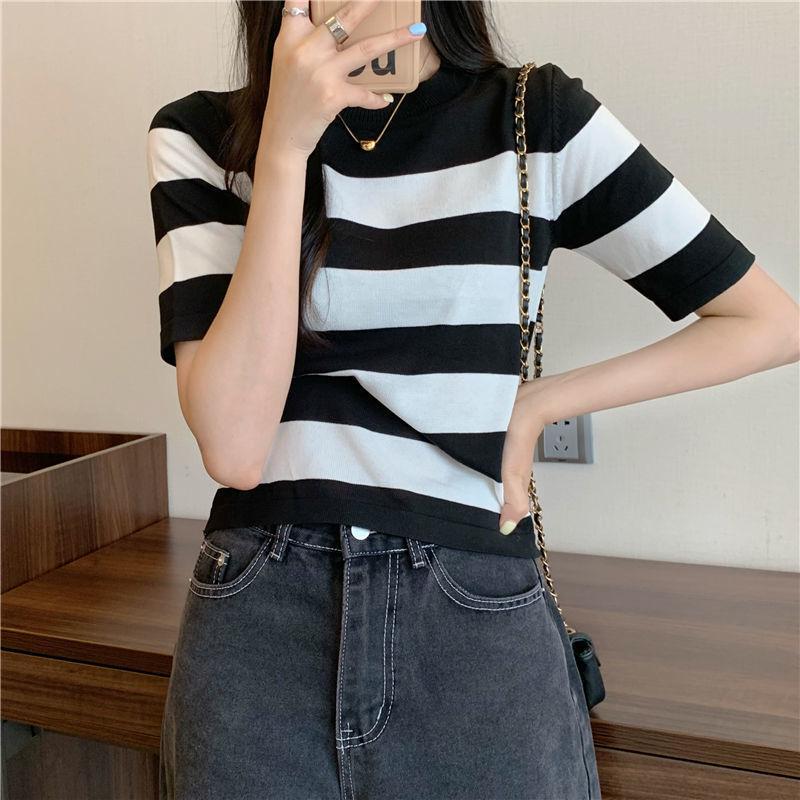 

2024 Корейская мода Черно-белая полосатая женская трикотажная футболка с коротким рукавом One size (suitable for 75-120 jin)