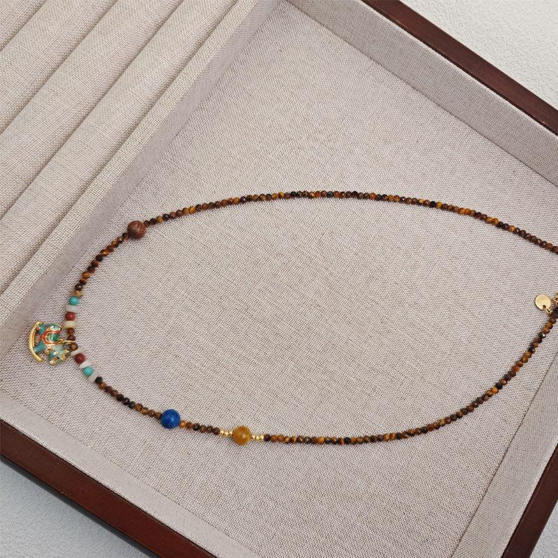 Vintage Tigerauge Stein Halskette mit vergoldetem Schaukelpferd Anhänger - 2025 Elegantes Design Schlüsselbeinkette.