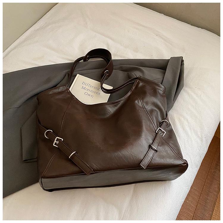 

Retro fashion tote bag women s Korean version of work commuter armpit bag 2025 new principal trend versatile shoulder bag