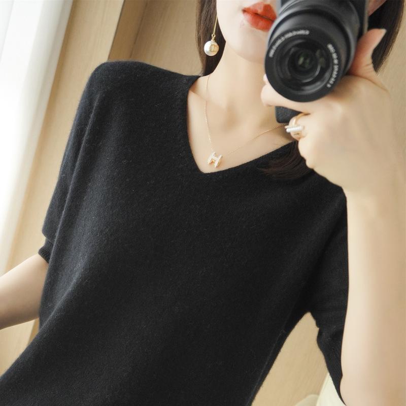 VEZFAA Women's Fashion Casual Fall Winter Solid Color Print Short Sleeve V-Neck Sweaters